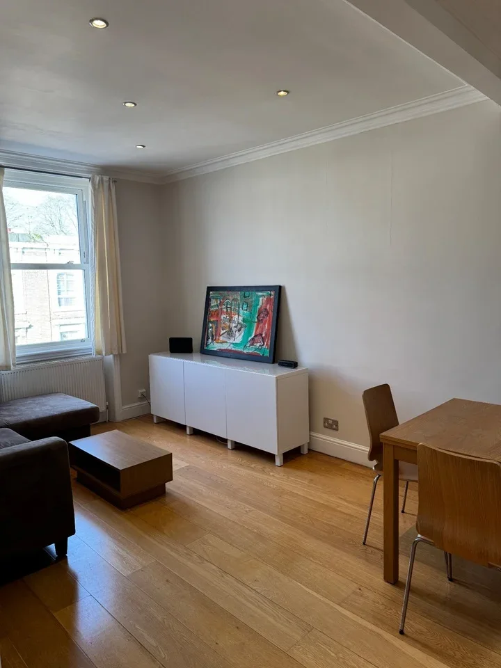 Flat Finborough Road in Greater London
