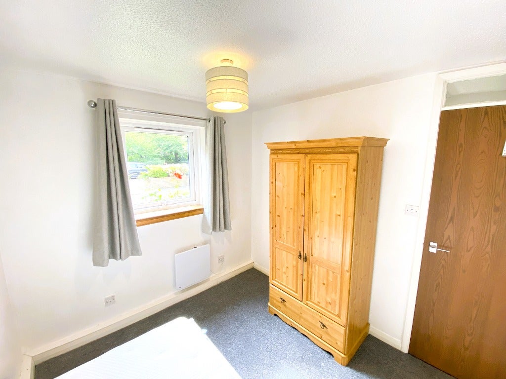 Flat Polwarth Terrace in City of Edinburgh