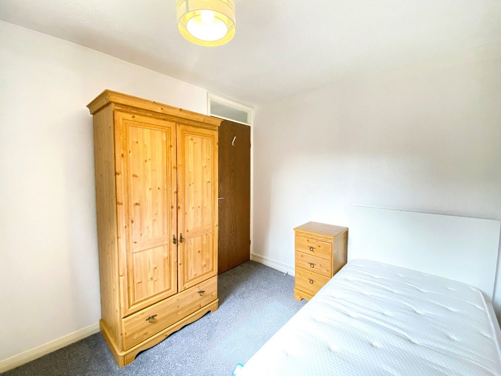 Flat Polwarth Terrace in City of Edinburgh
