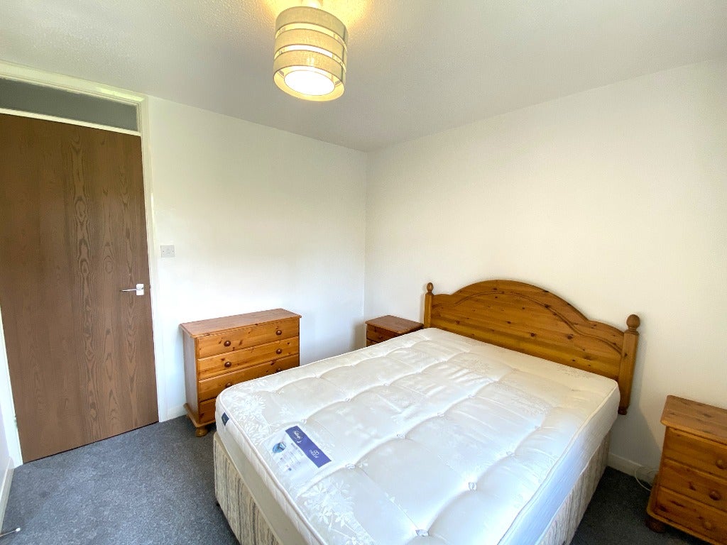 Flat Polwarth Terrace in City of Edinburgh