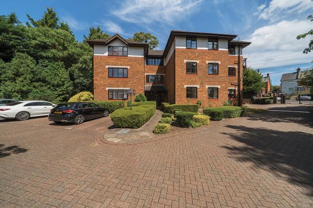 Flat Lower Village Road in Ascot