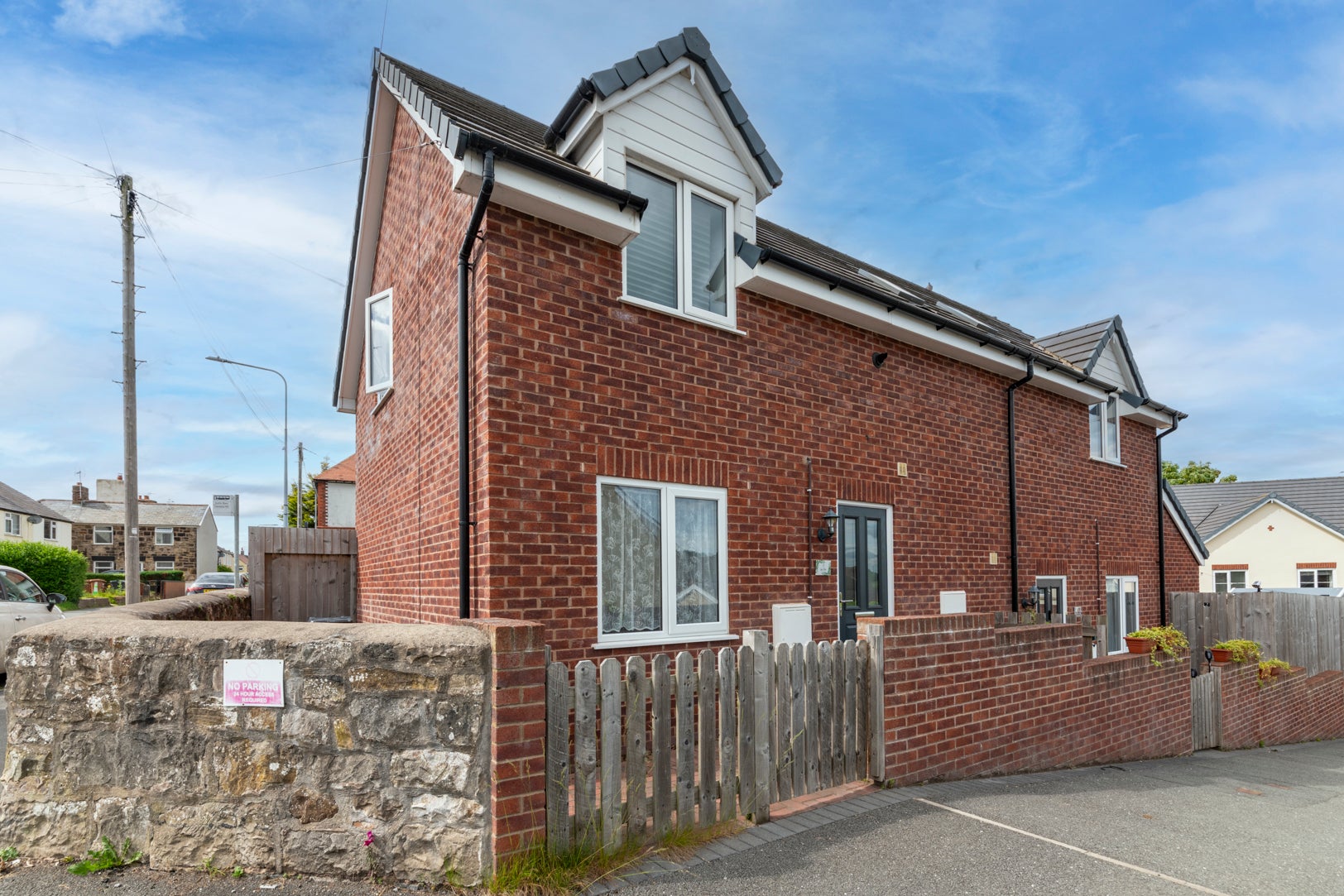 House Queen Street in Pont-Y-Bodkin