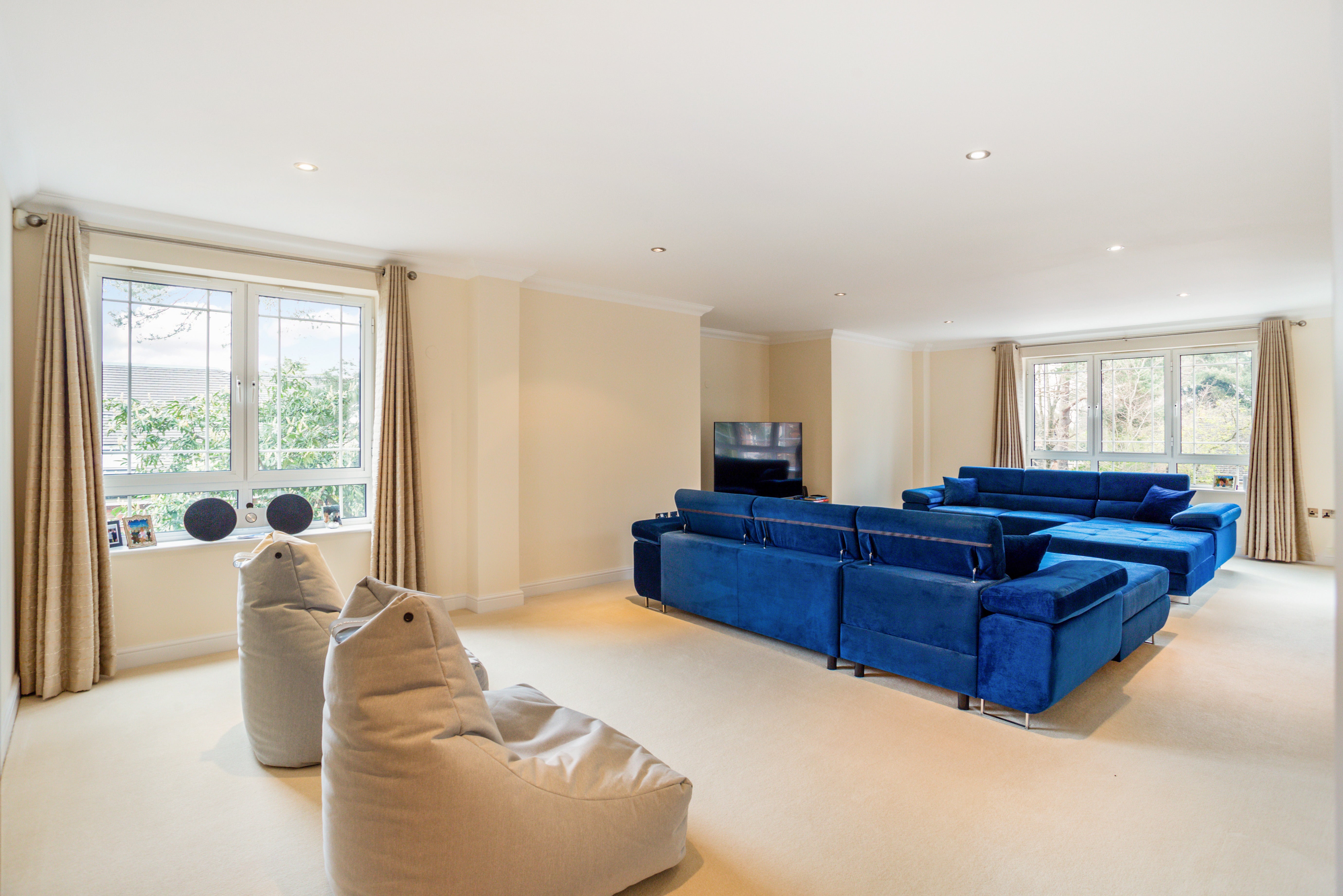 Flat Cavendish Road in Walton on Thames