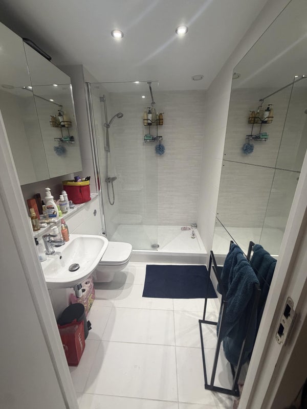Room Dearmans Place in Salford