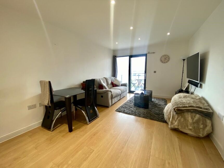 Flat Canute Road in Southampton