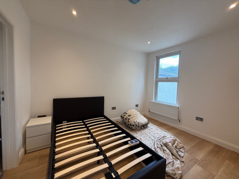 Room Gunnersbury Lane in Greater London