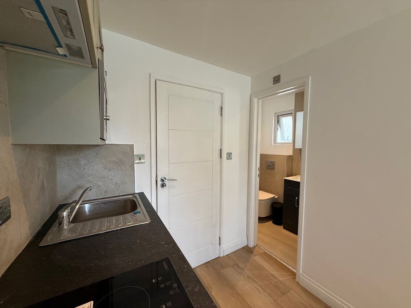 Room Gunnersbury Lane in Greater London