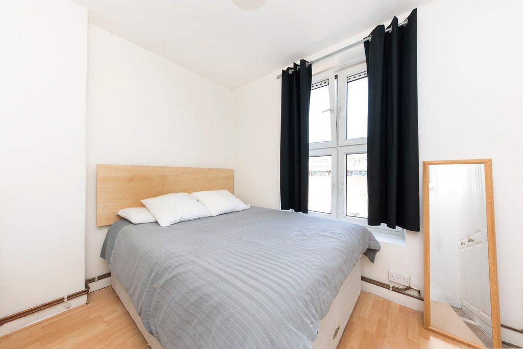 Flat Minshull Street in Greater London