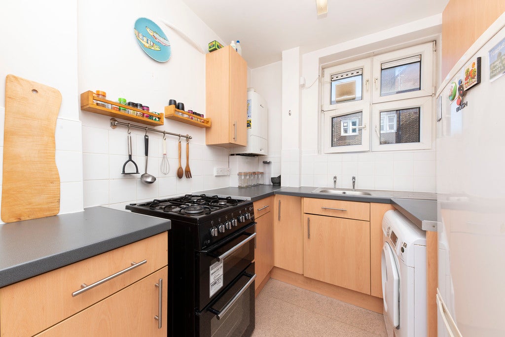 Flat Minshull Street in Greater London