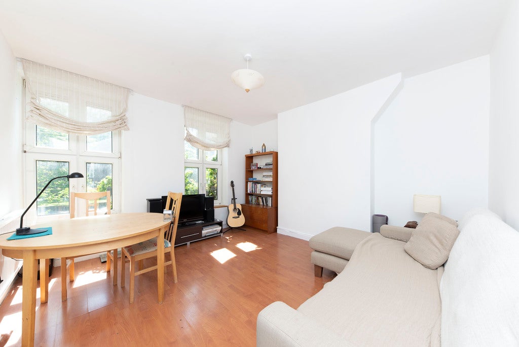 Flat Minshull Street in Greater London