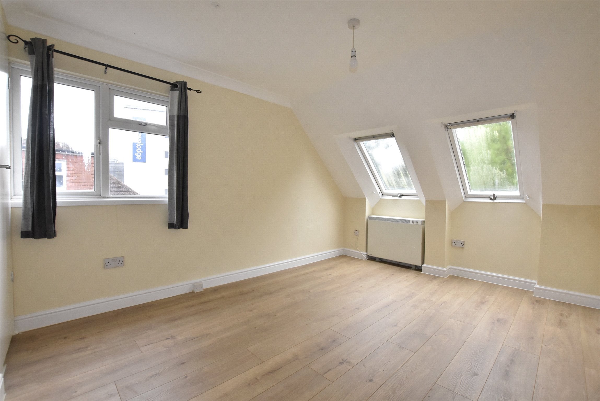 Flat Ladbroke Road in Reigate and Banstead