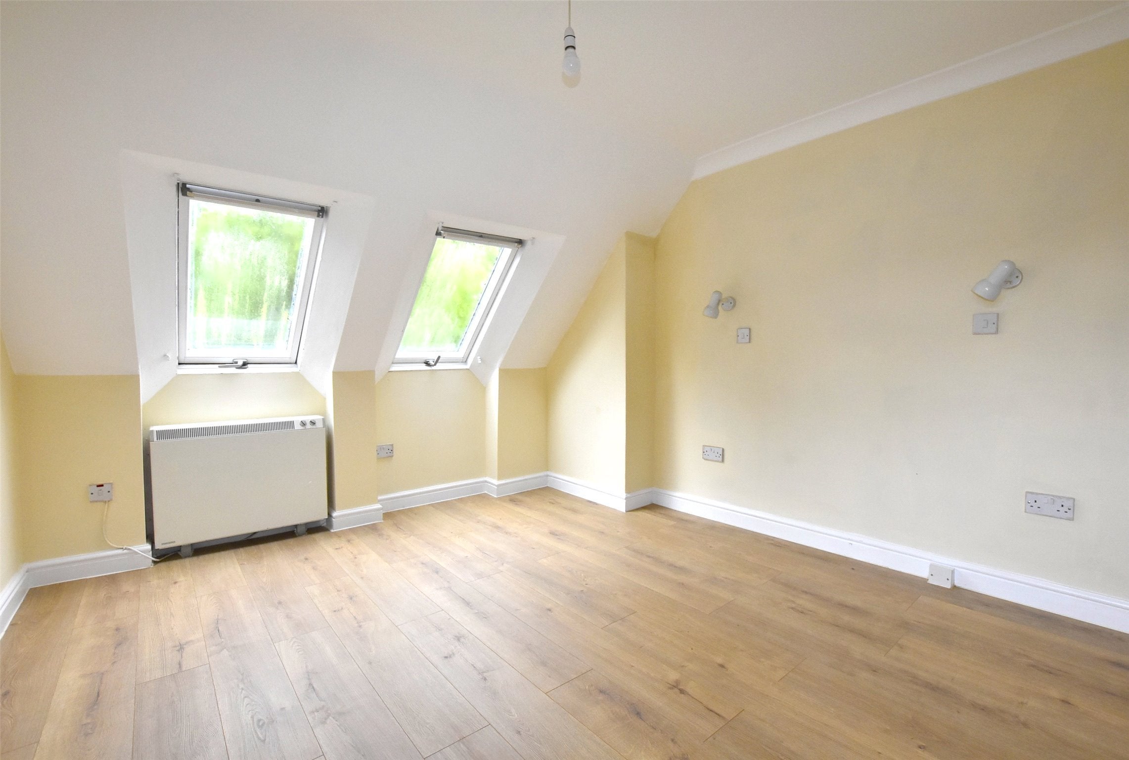 Flat Ladbroke Road in Reigate and Banstead
