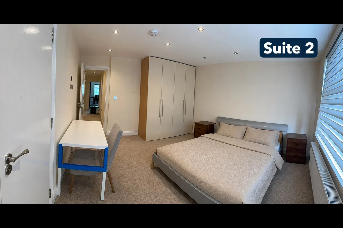 Room Edgwarebury Lane in Greater London