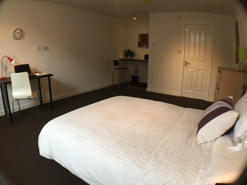 Room Main Street in Runcorn