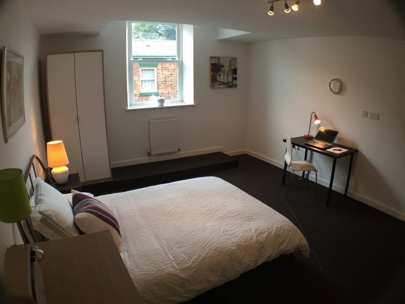Room Main Street in Runcorn
