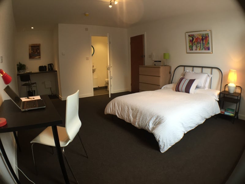Room Main Street in Runcorn