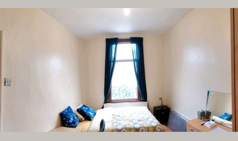 Room Grove Green Road in Greater London