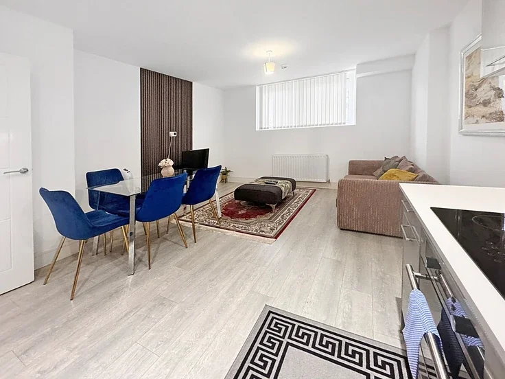 Flat Avebury Boulevard in Milton Keynes