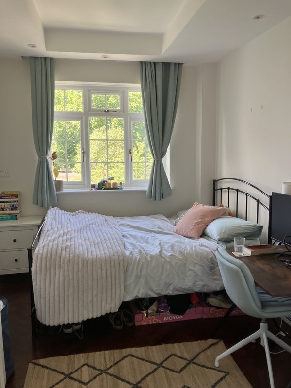 Room Macaulay Road in Greater London