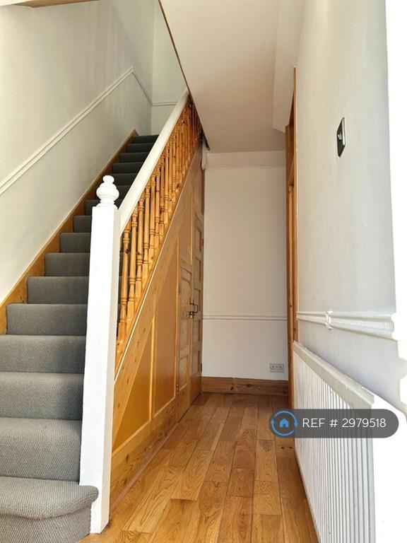 House Gray Avenue in Greater London