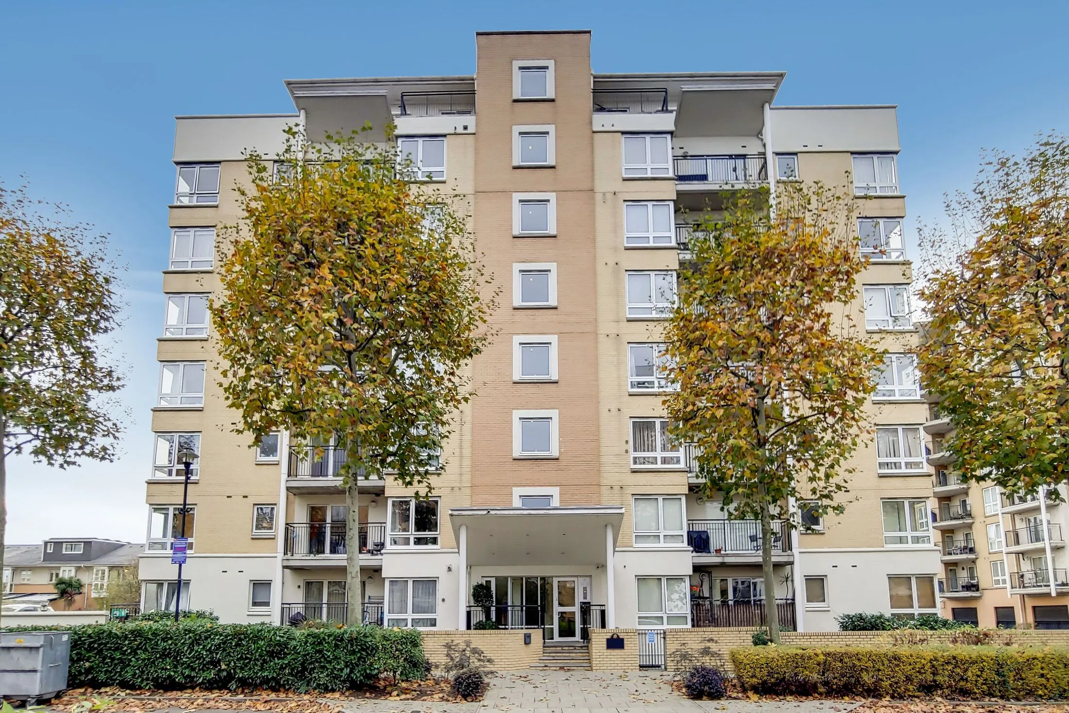 Flat Newport Avenue in Greater London