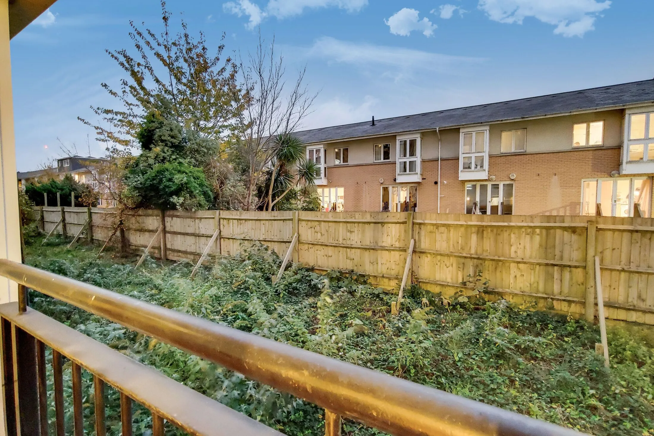 Flat Newport Avenue in Greater London