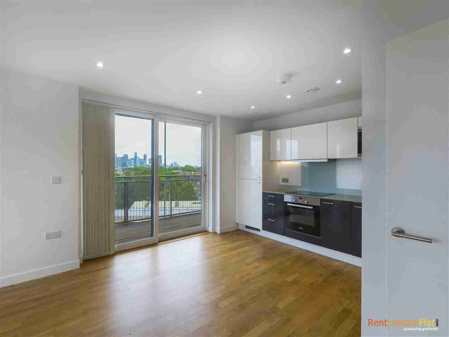 Flat Carriage Way in Greater London
