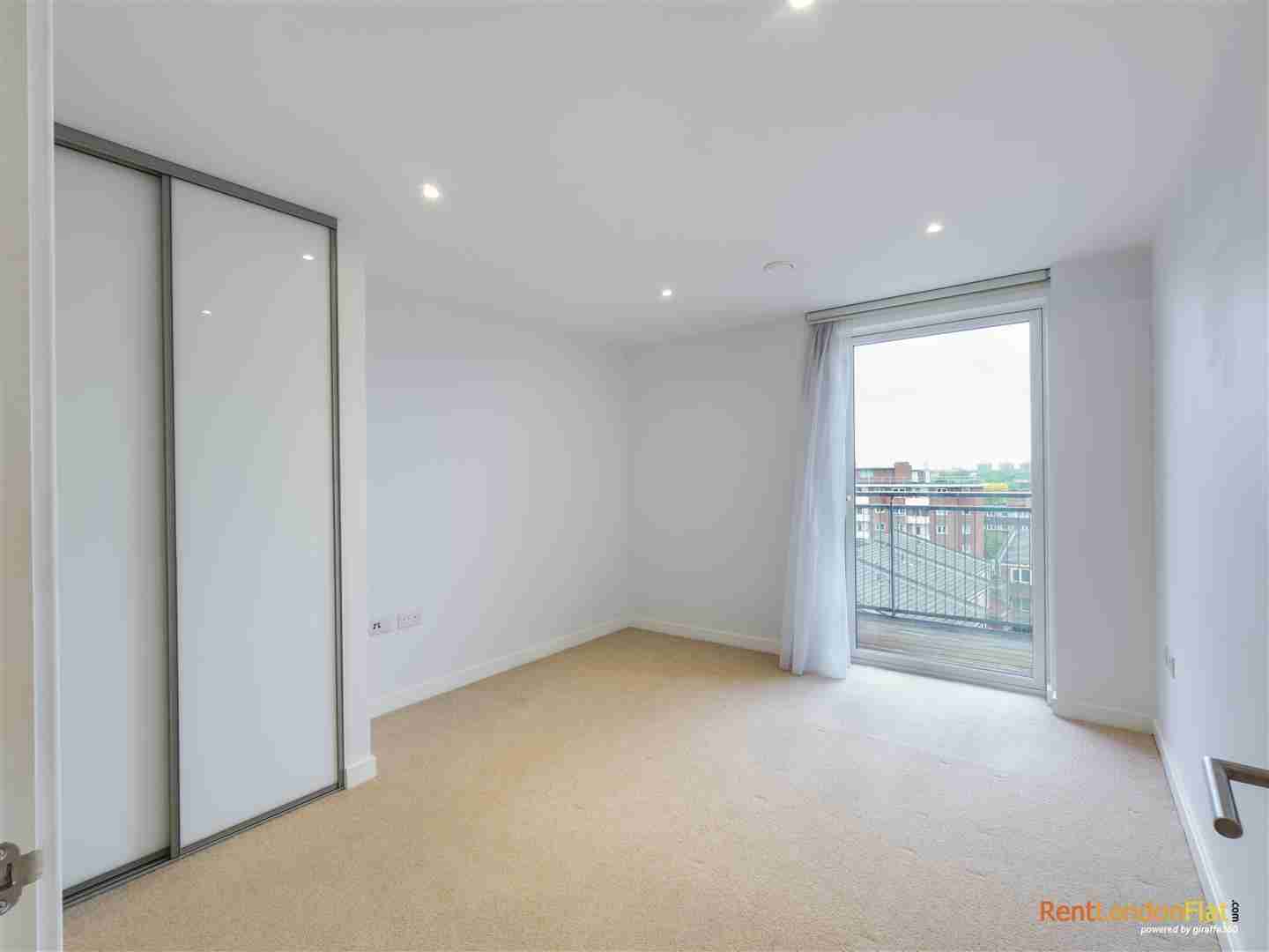 Flat Carriage Way in Greater London