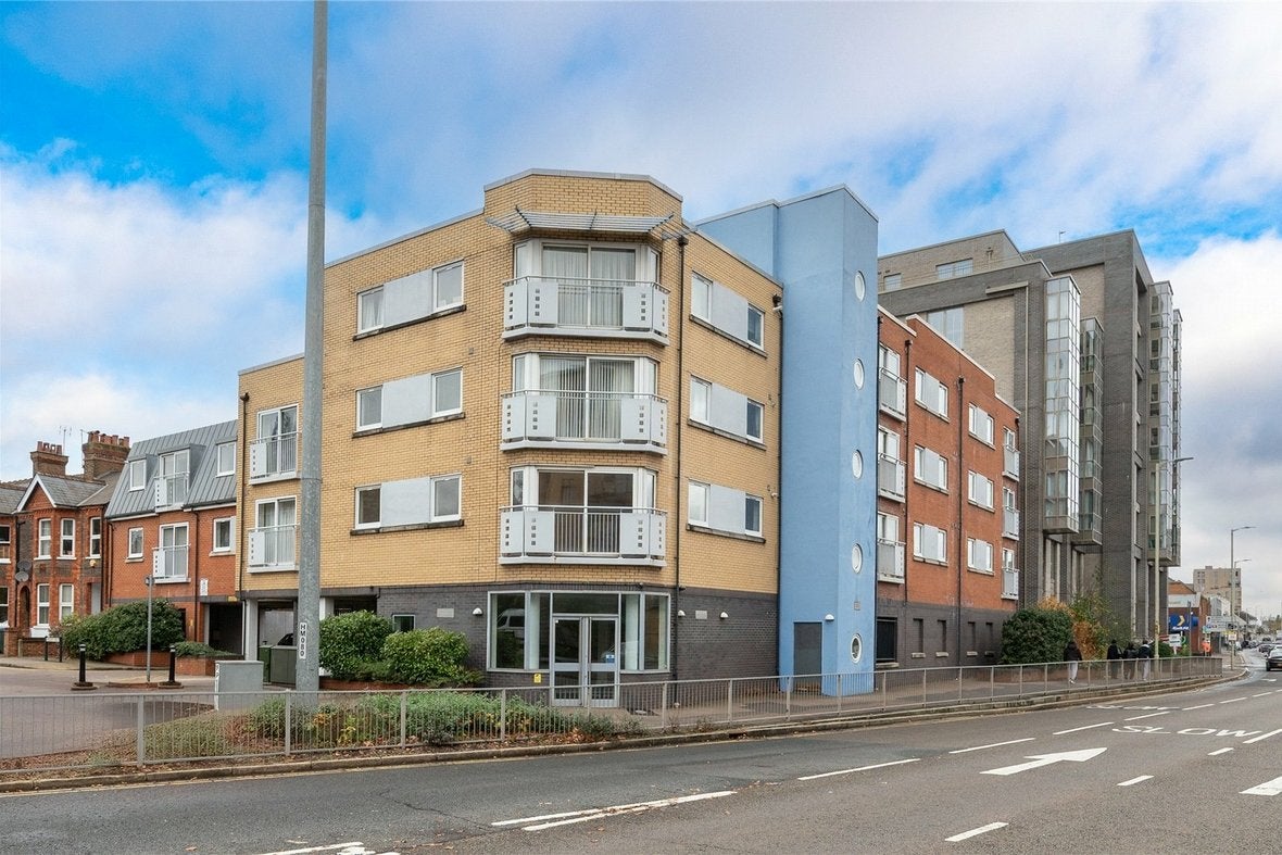 Flat St Albans Road in Watford
