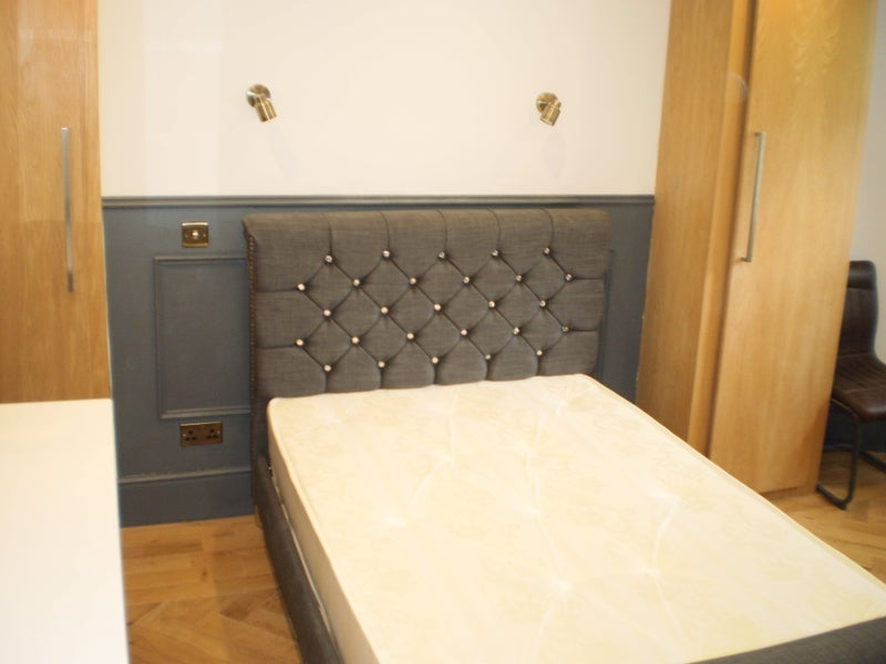 Room Kennington Park Road in Greater London