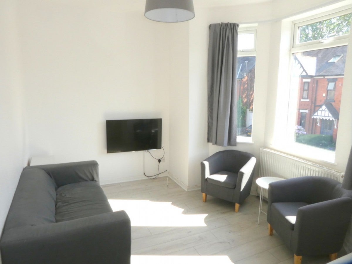 Flat Neston Avenue in Manchester