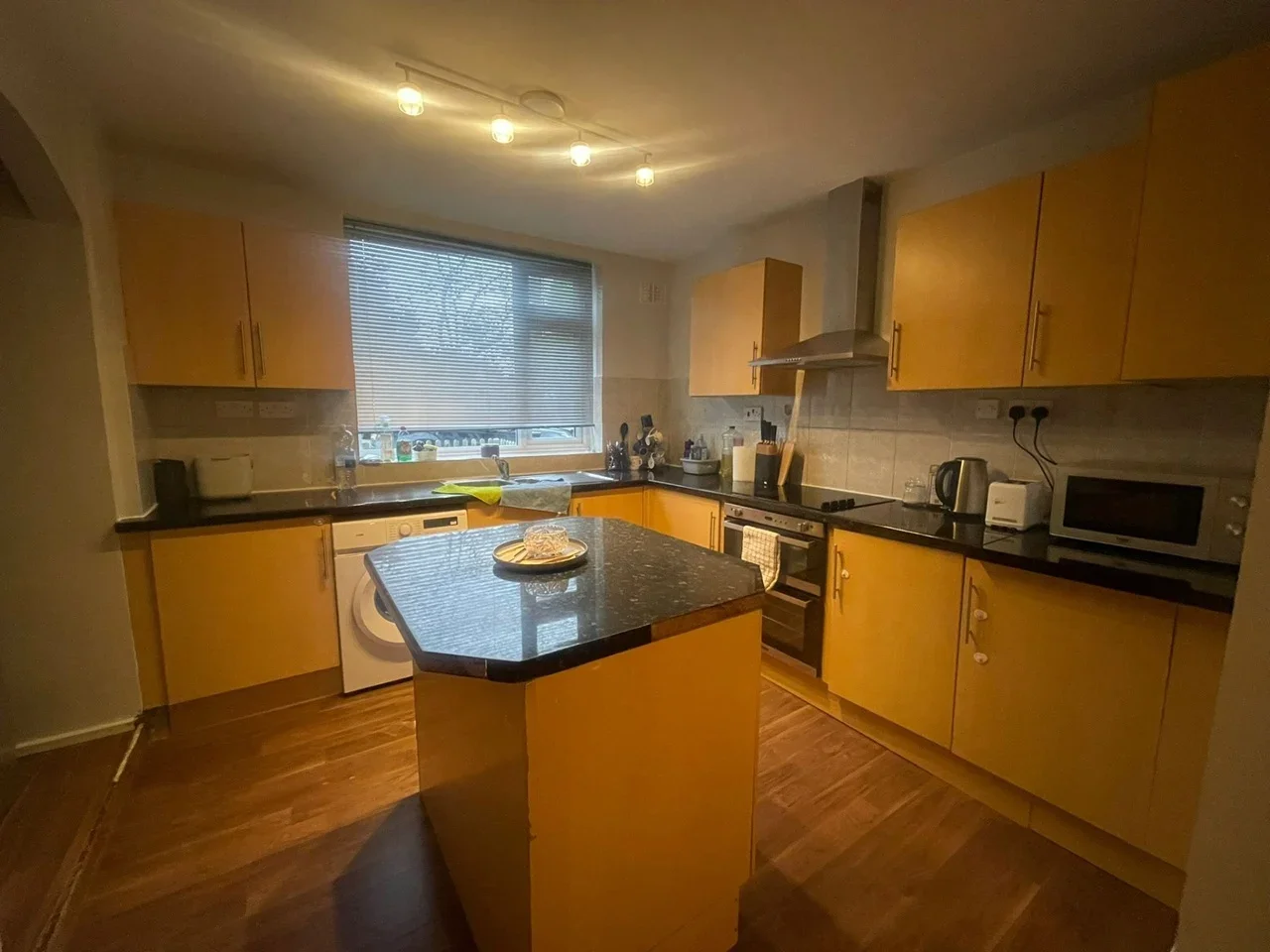 Room Ardley Close in Greater London