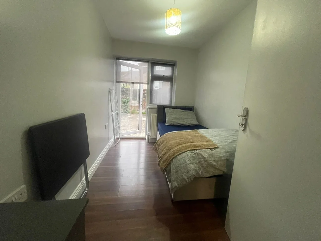 Room Ardley Close in Greater London