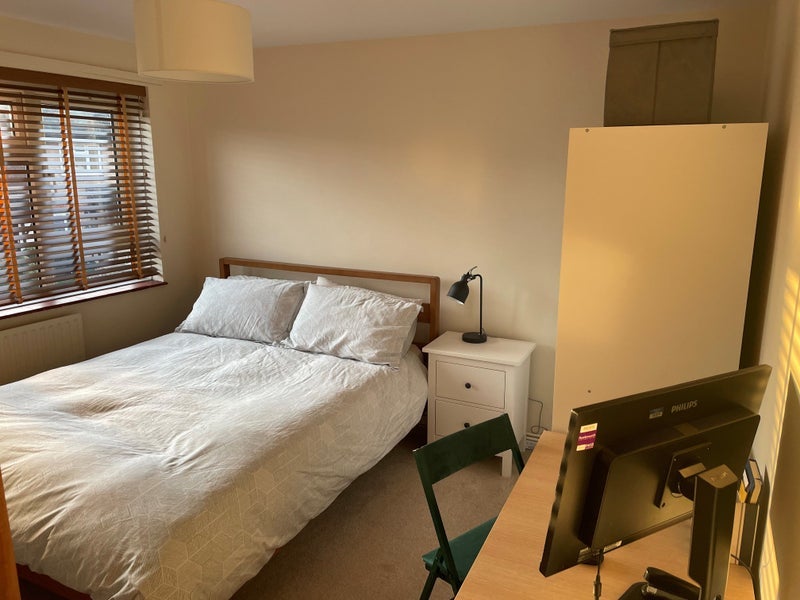 Room Wharton Road in Greater London