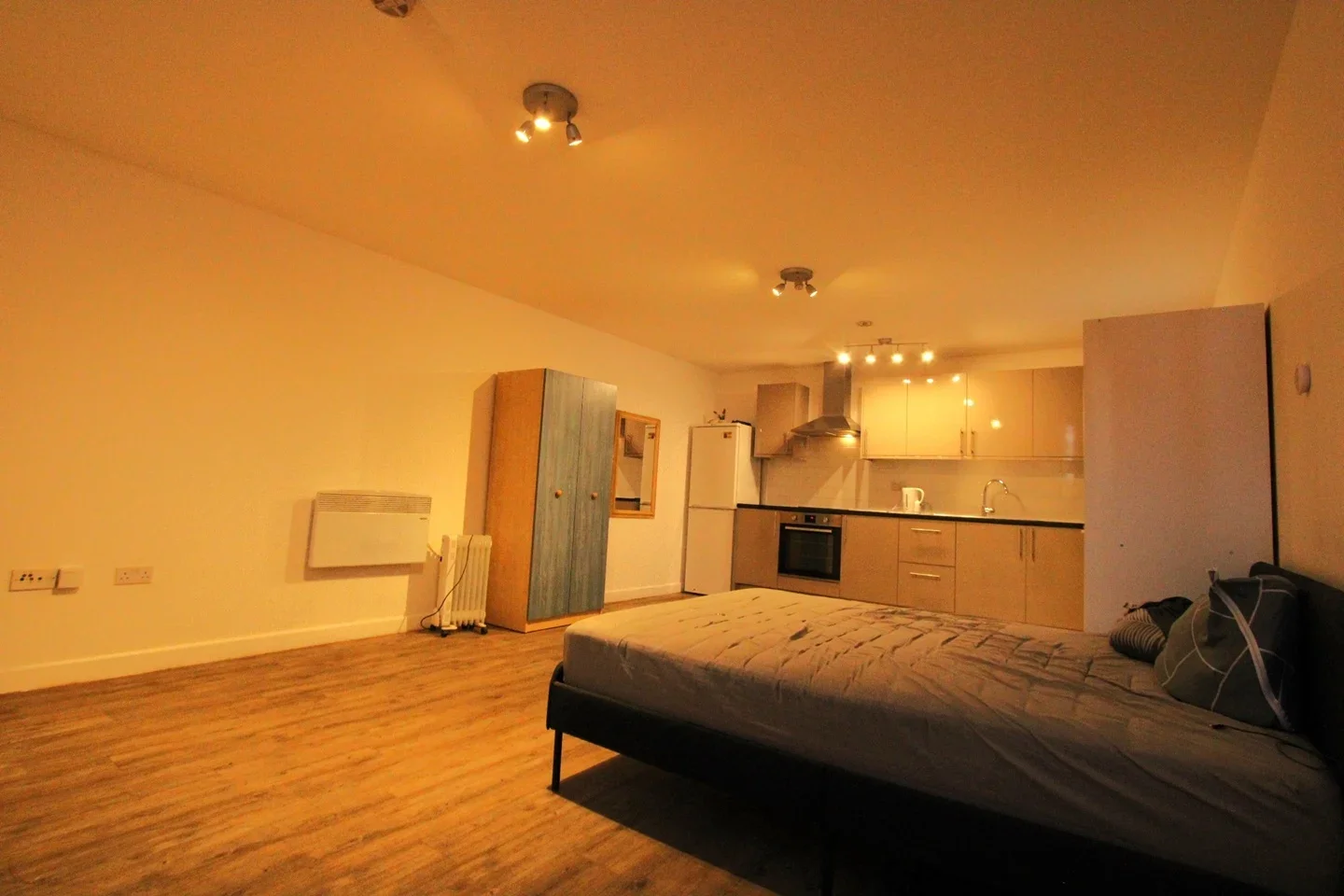Flat Uxbridge Road in Greater London