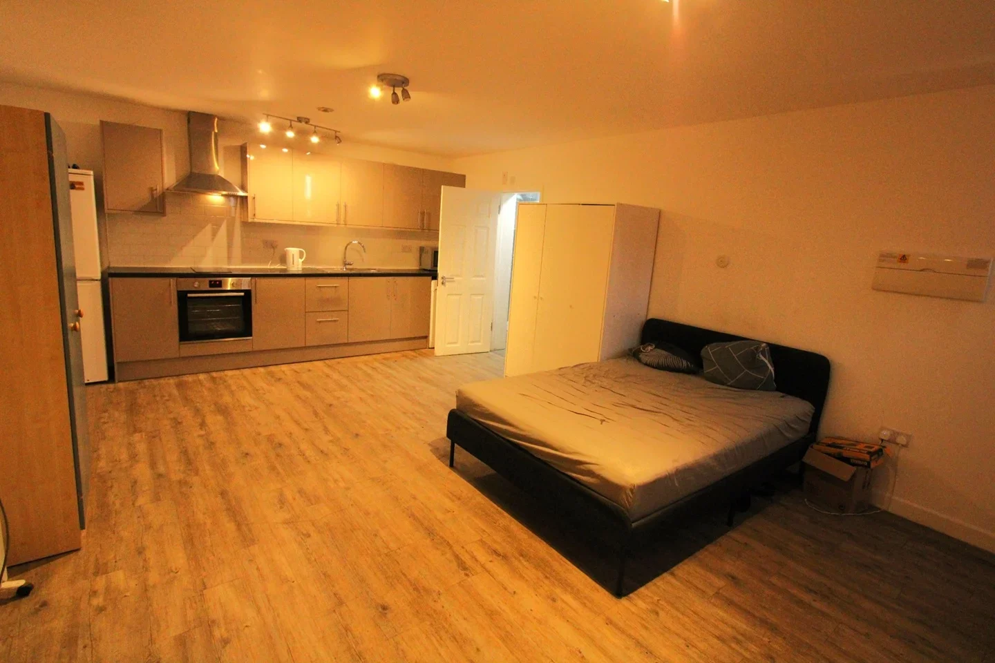 Flat Uxbridge Road in Greater London