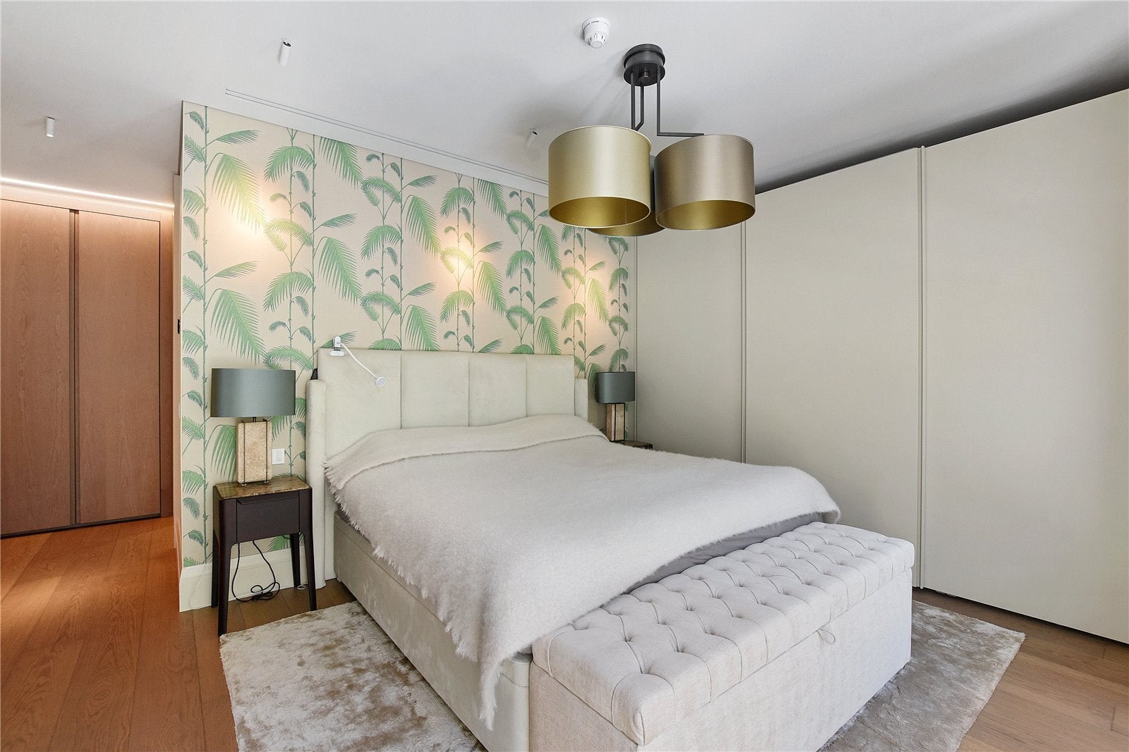 Flat Campden Hill in Greater London