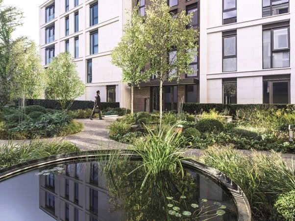 Flat Campden Hill in Greater London