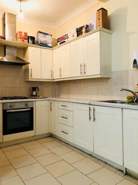 Room Barking Road in Greater London
