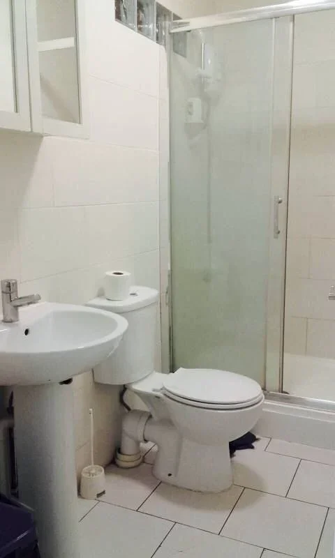 Room Barking Road in Greater London