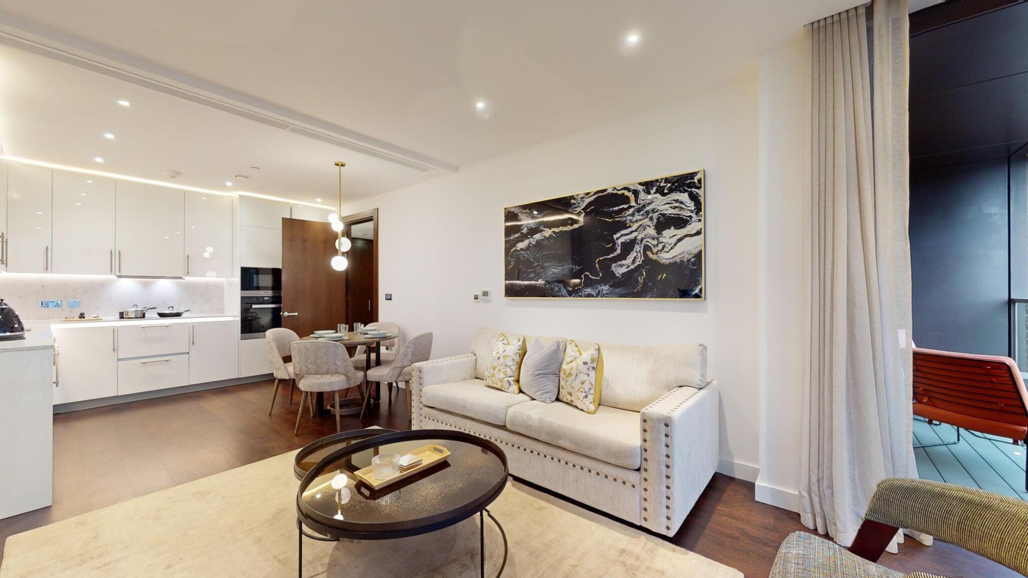 Flat Ponton Road in Greater London