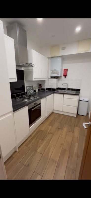 Room Tenby Close in Greater London