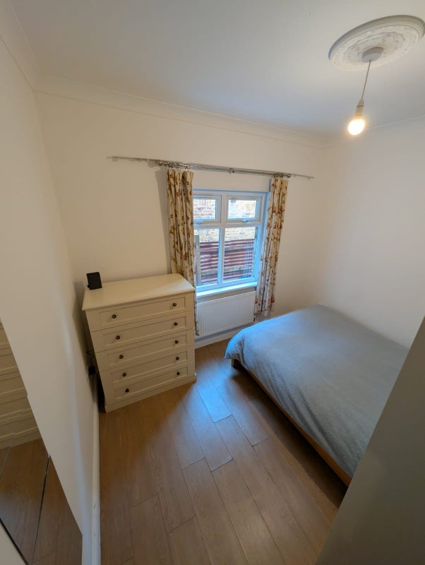 Room Tenby Close in Greater London