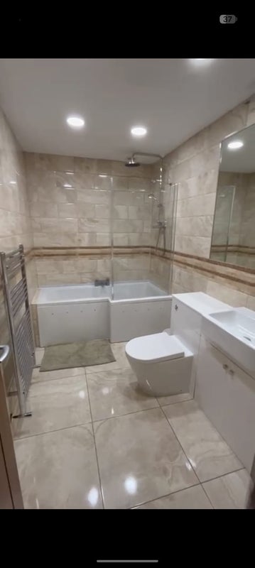 Room Tenby Close in Greater London