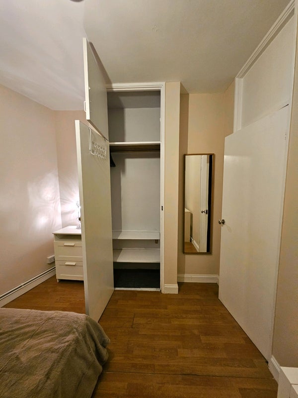 Room Burge Street in Greater London