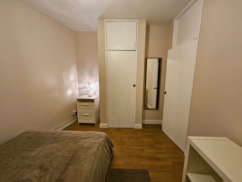 Room Burge Street in Greater London