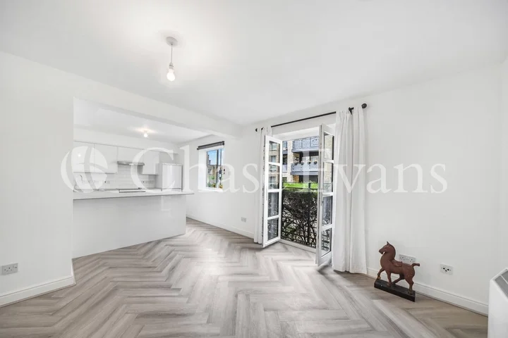 Flat Langbourne Place in Greater London
