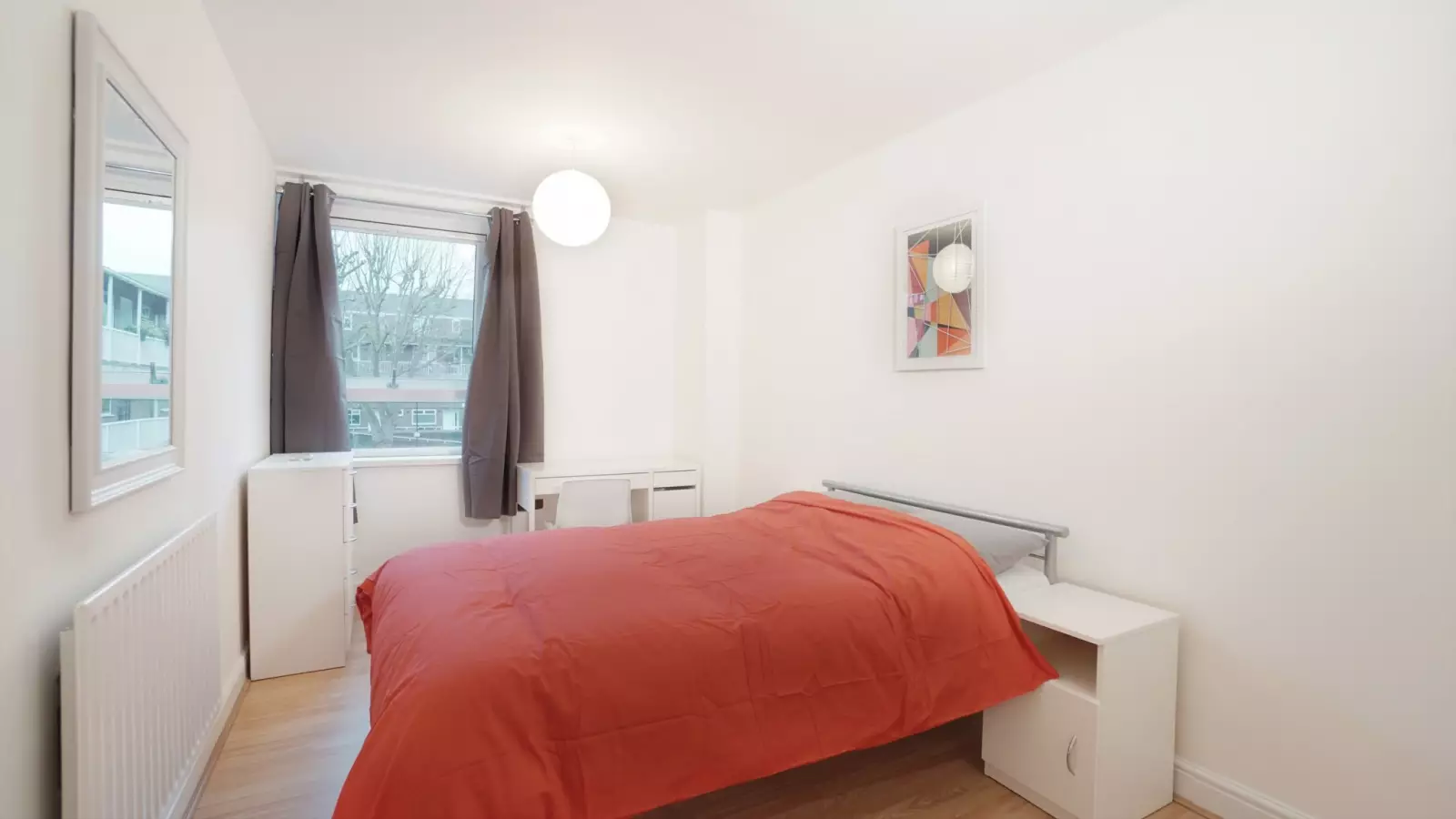 Flat Hind Grove in Greater London