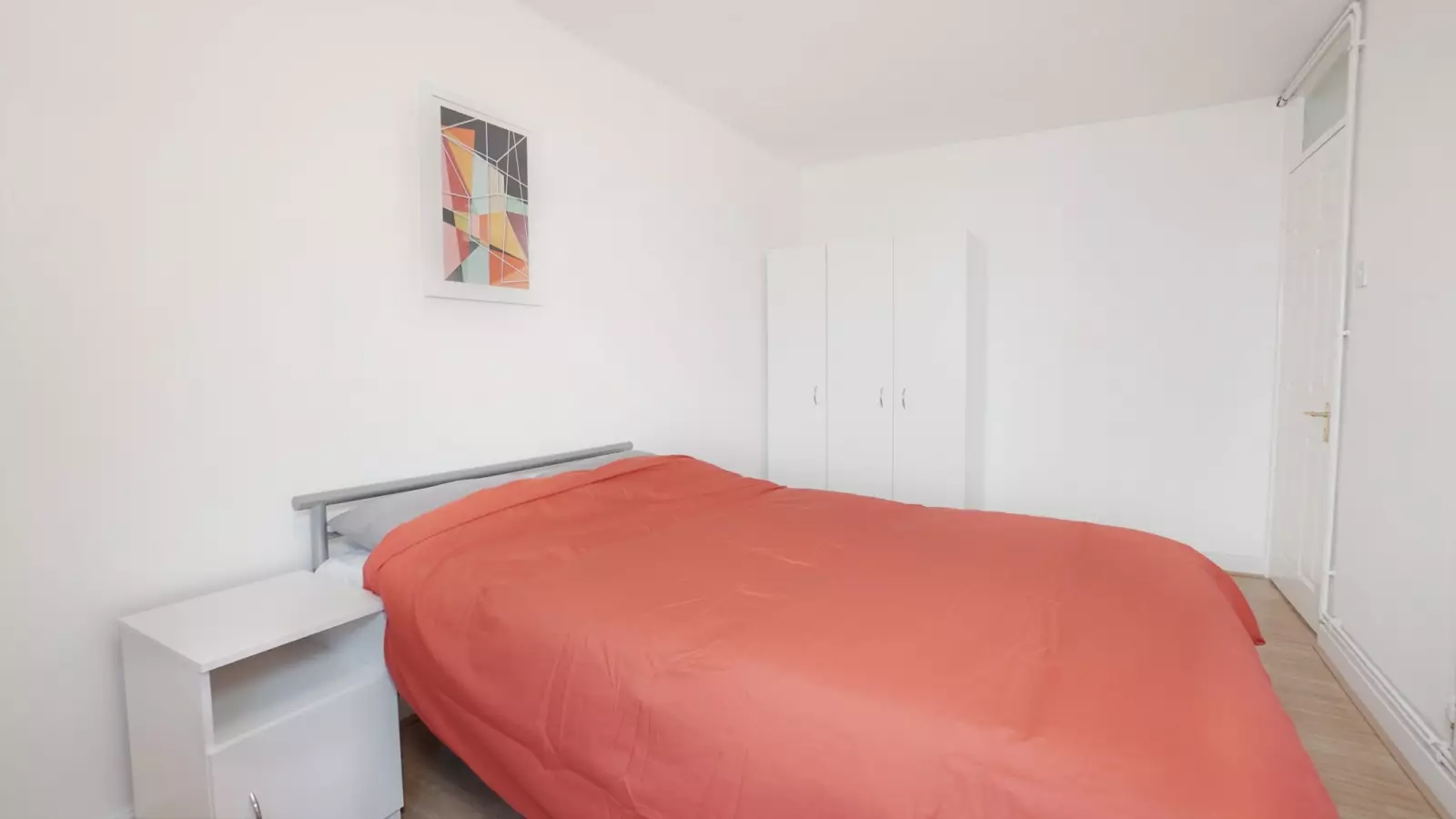 Flat Hind Grove in Greater London