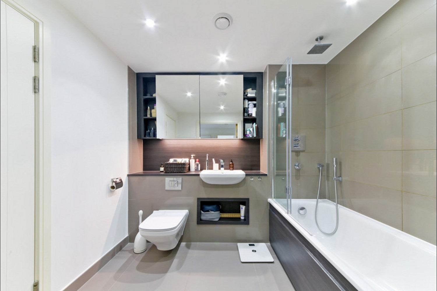 Flat Cable Walk in Greater London